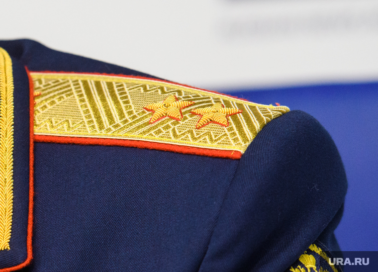 Пресс-конференция руководителя Уральского СУ на транспорте СК России Петра Решетникова. Екатеринбург, форма, следственный комитет россии, генерал-лейтенант юстиции, золотые погоны