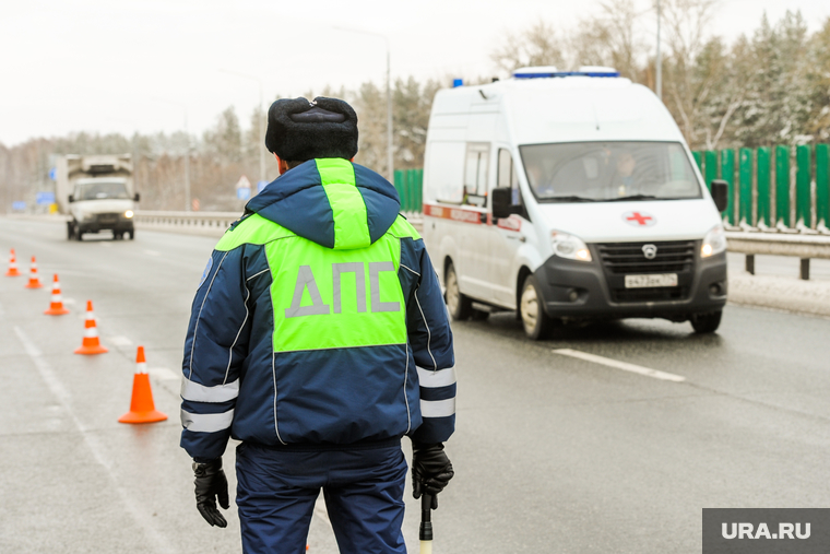 Дорога. Челябинск, реанимобиль, силовики, трасса, патруль, м5, неотложка, трафик, полиция, автотранспорт, гибдд, дпс, дорога, скорая помощь