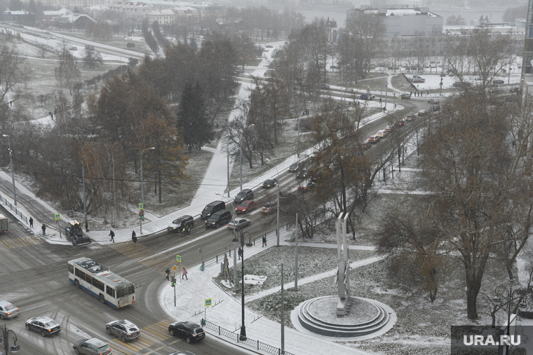 Виды города. Екатеринбург, сквер, зима, первый снег, снег в городе, город екатеринбург, поздняя осень, перекресток карла либкнехта шевченко