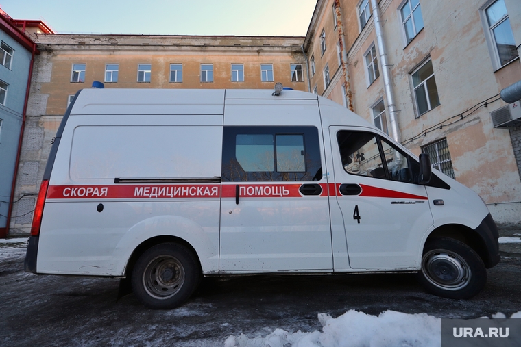 Приёмный покой в красной зоне городской больницы. Курган, защитный костюм, медики, фельдшер, зона карантина, красная зона, городская больница 2, скорая помощь