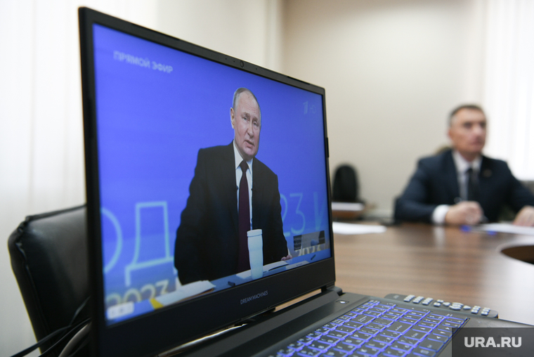 Итоги года с Владимиром Путиным. Трансляция в Общественной палате СО. Екатеринбург , путин в телевизоре, итоги года с путиным, прямая линия путина