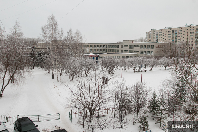 Школа № 11, закрытая в учебном году на реконструкцию. Курган, школьный двор, школа 11