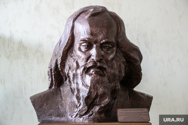 Менделеев. Тюмень, бюст, менделеев дмитрий