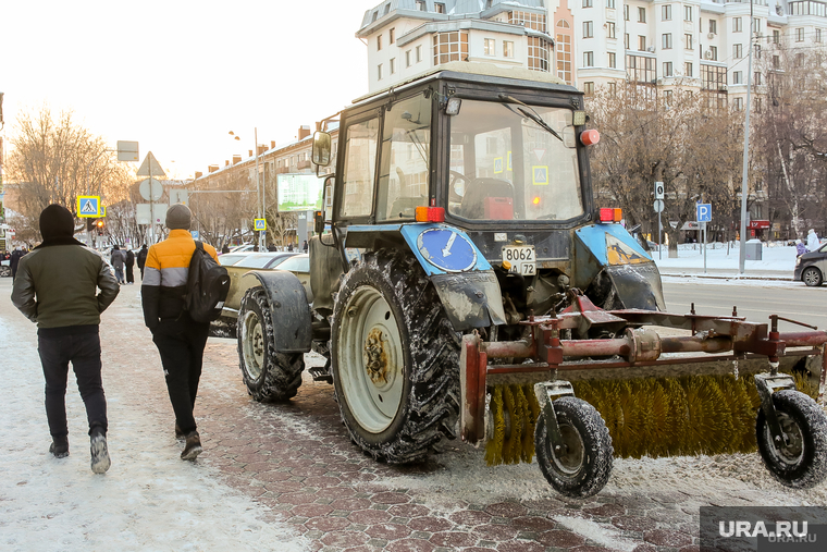 Уборка снега. Тюмень, уборка снега