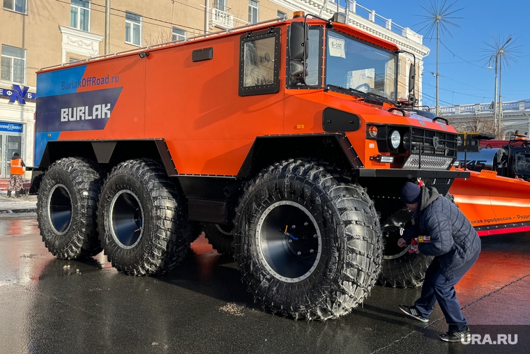 Также будет представлен пассажирский вездеход «Бурлак» 6×6