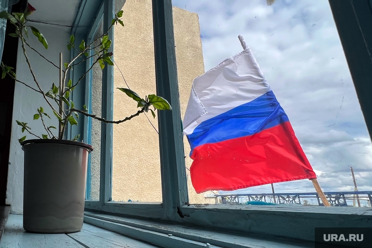 Деревня Чебаки. Макушинский район. Курган, флаг, триколор, флаг россии