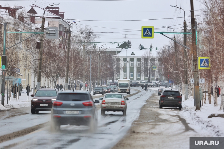 Предвыборные баннеры. Аварийное жилье. Курган, автомобили, улица красина, дорога, жд вокзал