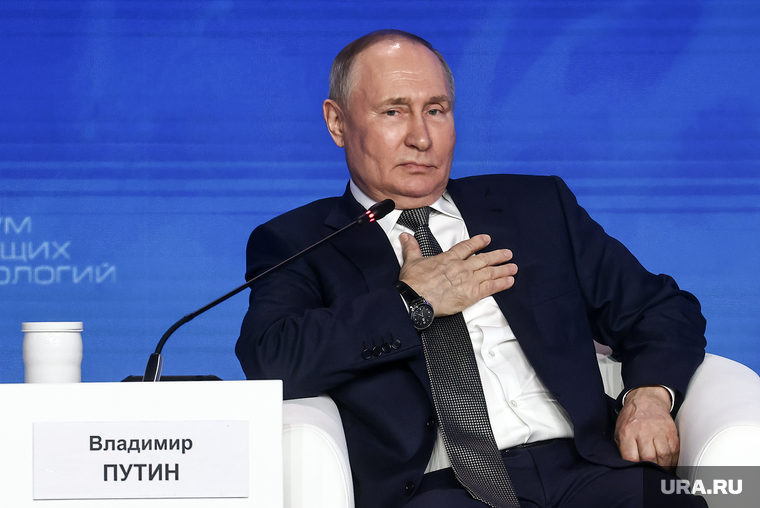 Президент России Владимир Путин на пленарной сессии "Форума будущих технологий". Москва, путин владимир