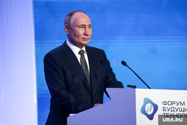 Президент России Владимир Путин на пленарной сессии "Форума будущих технологий". Москва, путин владимир