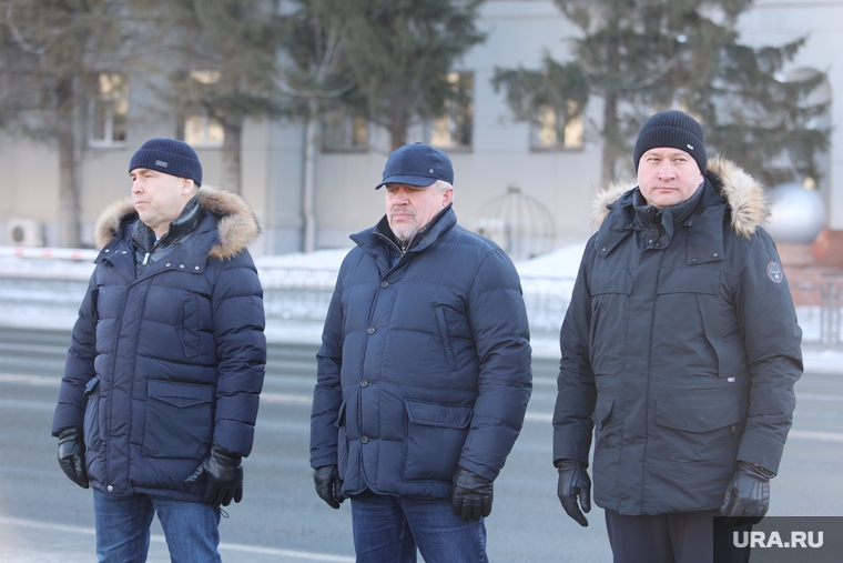 На вручении машин присутствовали губернатор Шумков, гендиректор Варгашинского завода ПСПО Владимир Казаков и управляющий курганским отделением ПАО Сбербанк Станислав Зольников (на фото справа налево)