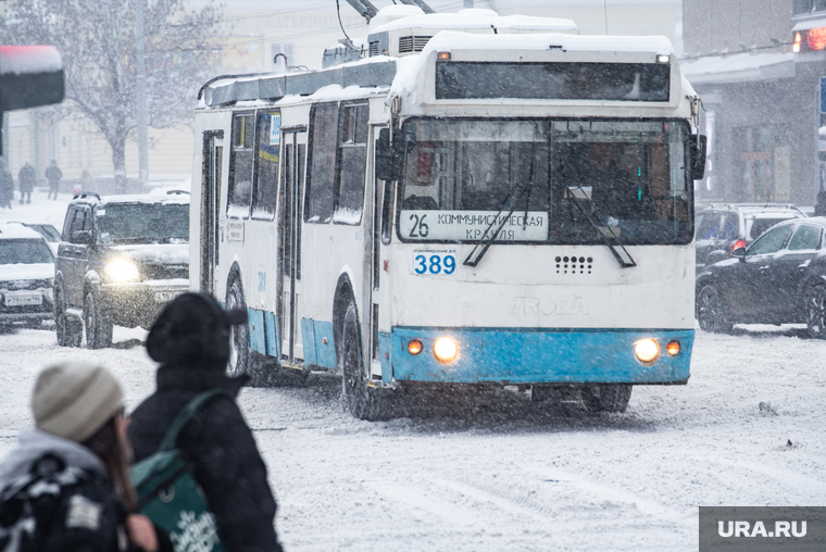 Снегопад. Екатеринбург, снег, зима, троллейбус, непогода, снегопад