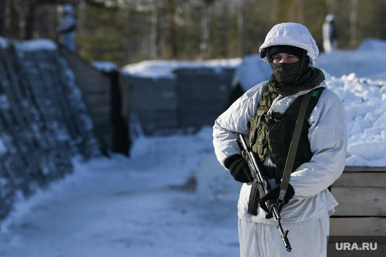 Обучение и досуг военнослужащих на Свердловском полигоне и в 32-м военном городке. Екатеринбург, зима, военные, маскхалат, солдат, зимняя война, сво, война зимой