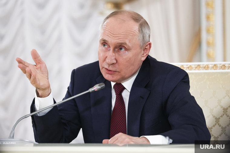 Президент России Владимир Путин на итоговой пресс-конференции саммита "Россия-Африка". Санкт-Петербург, путин владимир, топ