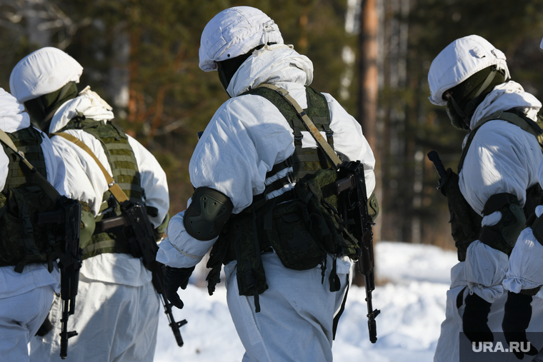 Обучение и досуг военнослужащих на Свердловском полигоне и в 32-м военном городке. Екатеринбург, зима, военные, сво, передислокация, движение войск
