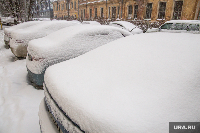 Снегопад. Екатеринбург, снег, зима, непогода, машины в снегу, снегопад, автомобили, парковка