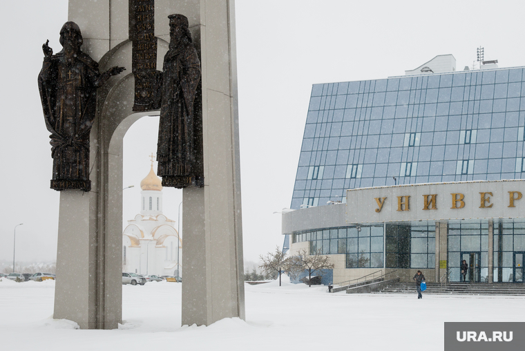 Метель в городе. Сургут, сургу, город сургут, часовня святой татьяны, памятник кириллу и мефодию, сургутский государственный университет