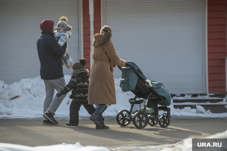 Повседневная жизнь. Пермь, коляска, мама, семья, папа, родитель