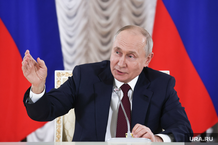 Президент России Владимир Путин на итоговой пресс-конференции саммита "Россия-Африка". Санкт-Петербург, путин владимир, топ