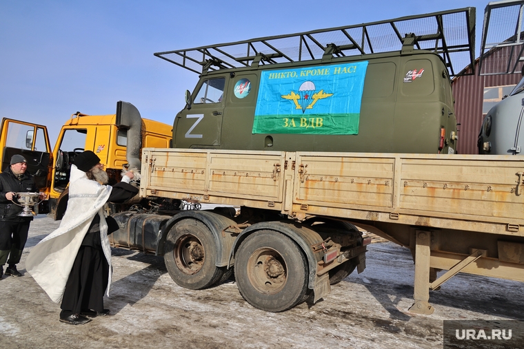 В зону военных действий курганцы отправили 14 автомобилей для военных