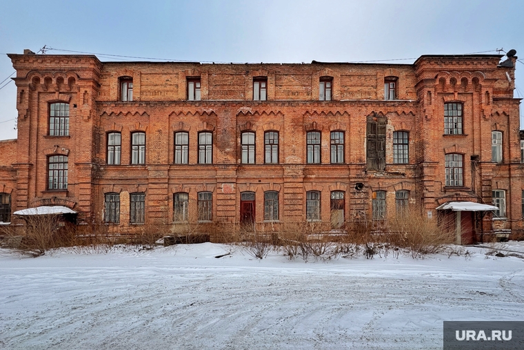Здание на территории завода Курганприбор. Курган, курганприбор