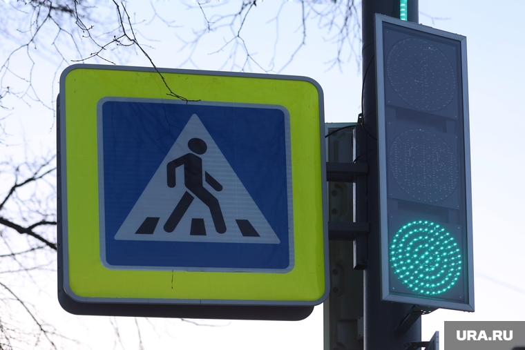 Светофоры. Дорожное движение. Курган, светофор, знак, зеленый свет, переход, пешеходный, зеленый цвет