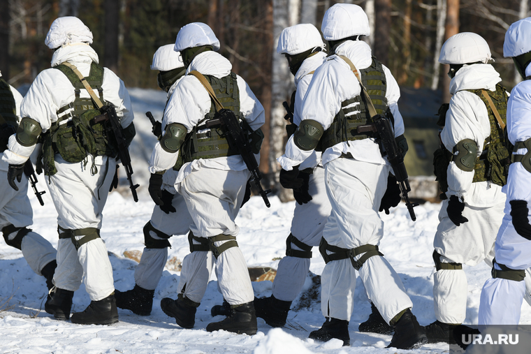 Обучение и досуг военнослужащих на Свердловском полигоне и в 32-м военном городке. Екатеринбург, зима, военные, маскхалат, зимняя война, сво, война зимой