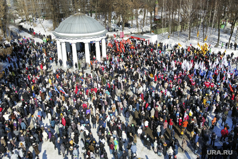 Митинг концерт в поддержку СВО "Крымская весна" парк Горького, Пермь., митинг, ротонда в парке горького