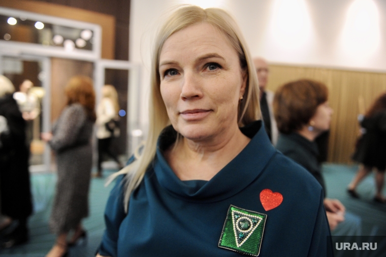 Депутат Заксобрания Ольга Мухометьярова надела оригинальную брошь из бисера