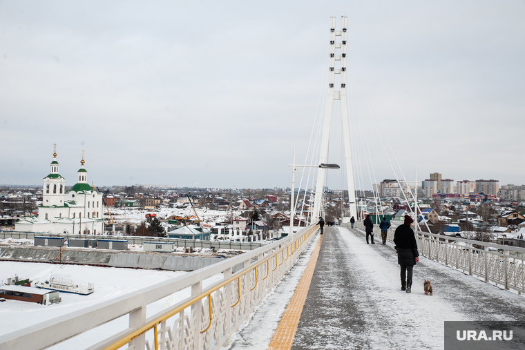 Зимние виды города. Тюмень, снег, набережная, зима, мост влюбленных, река тура, зимний город
