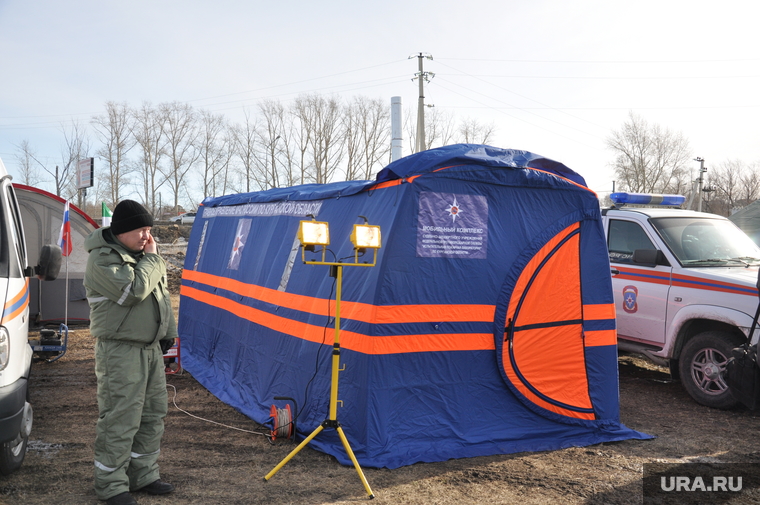 Кокорин в мобильном городке МЧС. 12.03.2014, палатка мчс, мобильный комплекс