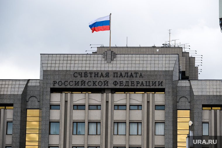 Повседневная жизнь. Москва, счетная палата, флаг, здание