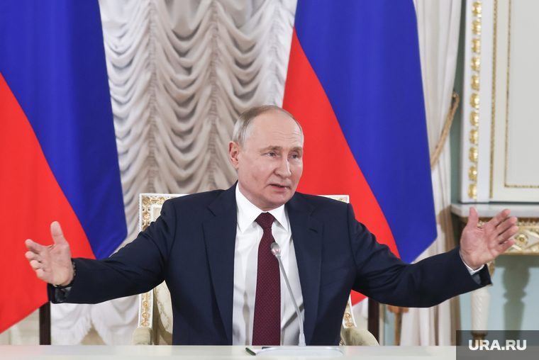 Президент России Владимир Путин на итоговой пресс-конференции саммита "Россия-Африка". Санкт-Петербург, путин владимир, топ