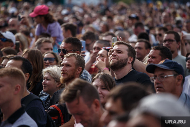 Парк-рок в парке Маяковского. Екатеринбург, концерт, зрители, толпа, мероприятие на открытом воздухе
