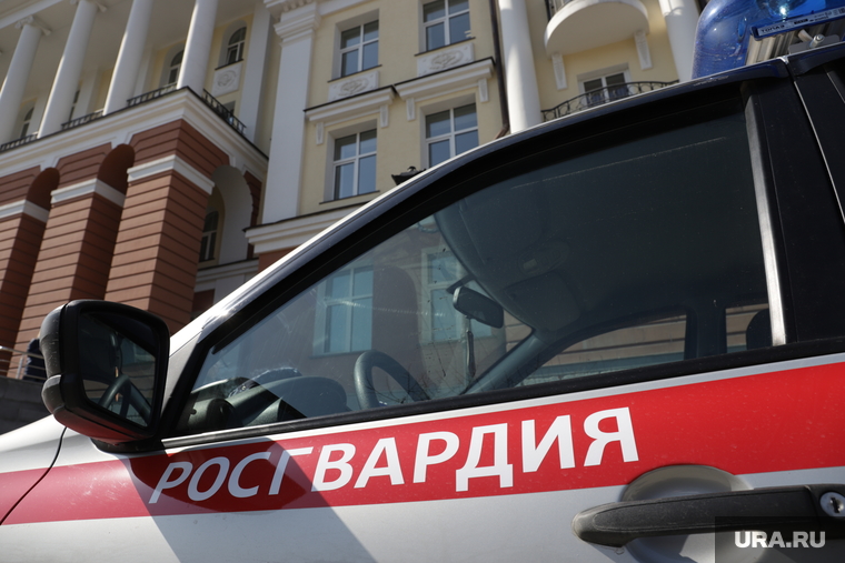 Закрытие банка "Нейва". Екатеринбург, росгвардия, машина росгвардии