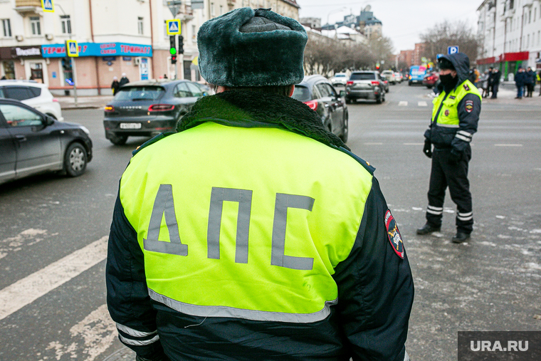 Несанкционированная акция в поддержку оппозиции. Тюмень, сотрудники гибдд, гибдд, дорожно патрульная служба, дпс