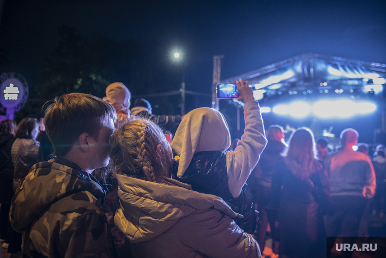 Старт празднования 299-летию города. Сквер Татищева. Пермь, день города перми, зрители концерта