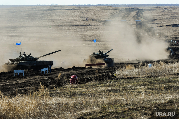 Танковый биатлон. Чебаркульский военный полигон. Челябинская область, танкисты, армия, военные, оружие, война, учения, спецоперация, танковый биатлон, т72-3б, танк, боевое слаживание