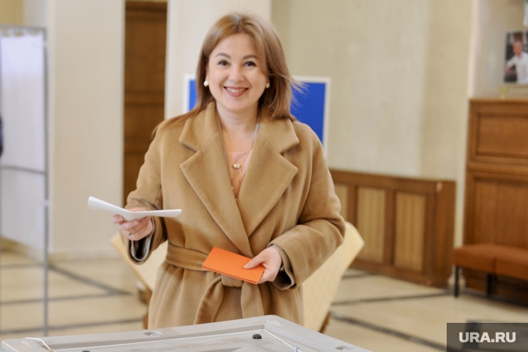 Евгения Майорова проголосовала на избирательном участке