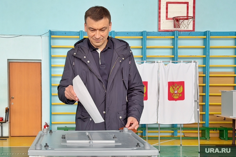 Спикер гордумы Игорь Прозоров проголосовал на выборах