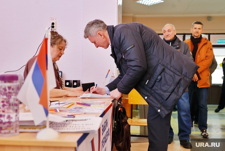 Председатель облдумы Дмитрий Фролов принял участие в выборах президента РФ