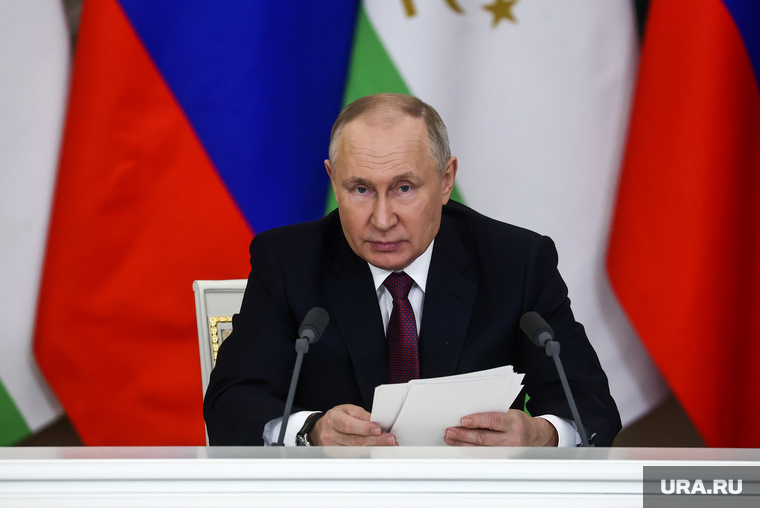 Владимир Путин и Эмомали Рахмон на встрече в Кремле. Москва, путин владимир