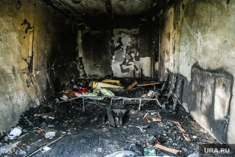 Последствия пожара в жилом доме на улице Стахановская, 51а. Екатеринбург, аварийное состояние, последствия пожара, последствия взрыва, разрушение жилого дома, поврежденная квартира, взрыв в квартире