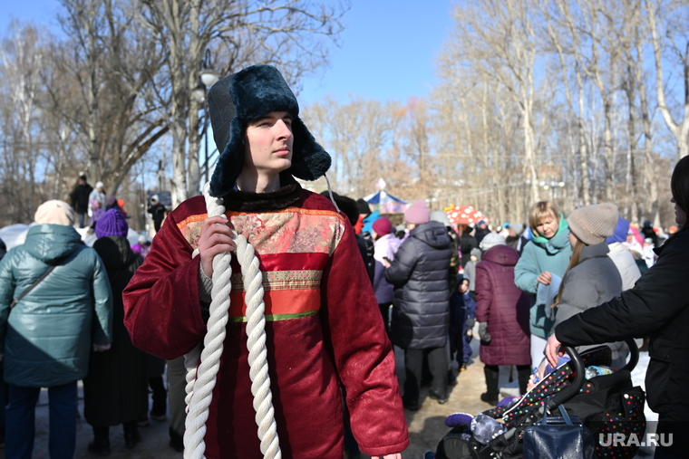 Масленица в Саду им. Миндовского. Пермь, канат, масленица, отдых, праздник, скопление людей