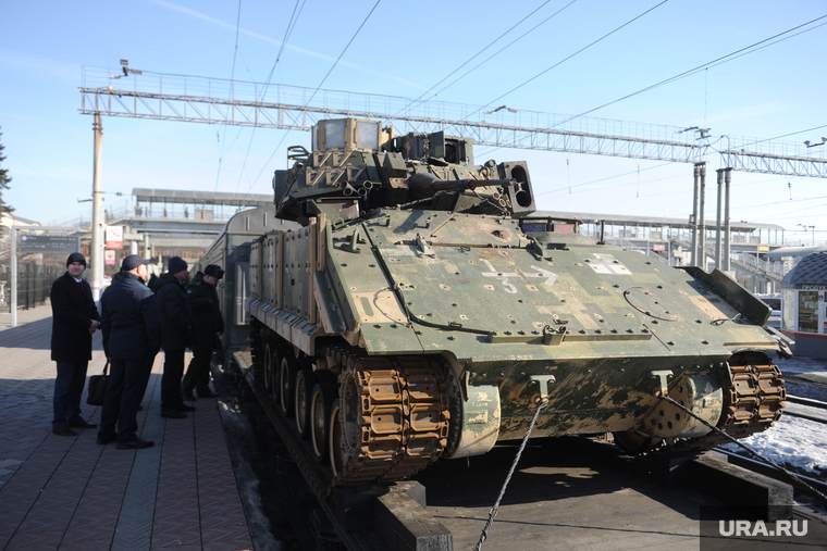 На выставке представили военную технику и боевые автомобили