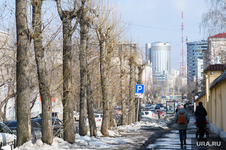Парк Зеленая роща. Екатеринбург, тротуар, тополя, межсезонье, город екатеринбург, весна