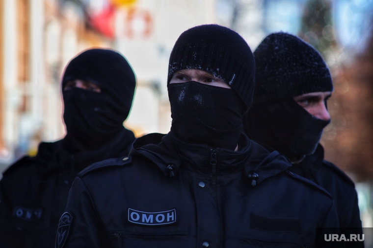 Несанкционированный митинг в поддержку оппозиционера. Курган, спецназ, омон, наряд омона