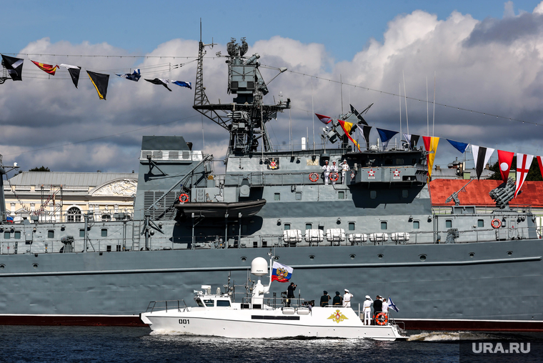Военно-морской парад на Неве в день праздника Военно-Морского Флота (ВМФ). Санкт-Петербург, флот, корабль, парад, военный флот, день вмф, военно-морской парад