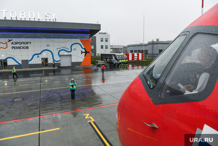 Первый рейс авиасообщения Екатеринбург-Тобольск авиакомпании Red Wings. Екатеринбург, аэропорт remezov, аэропорт ремезов, город тобольск, tobolsk