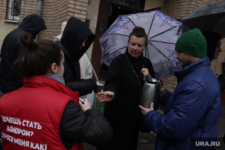 Очередь на сдачу крови в Центре крови имени О. К. Гаврилова. Москва, очередь
