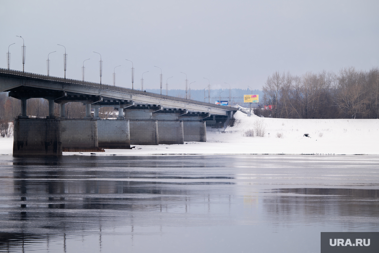 Обзорная по городу. Пермь
, мост, оттепель, река кама, весна, коммунальный мост, таяние льда